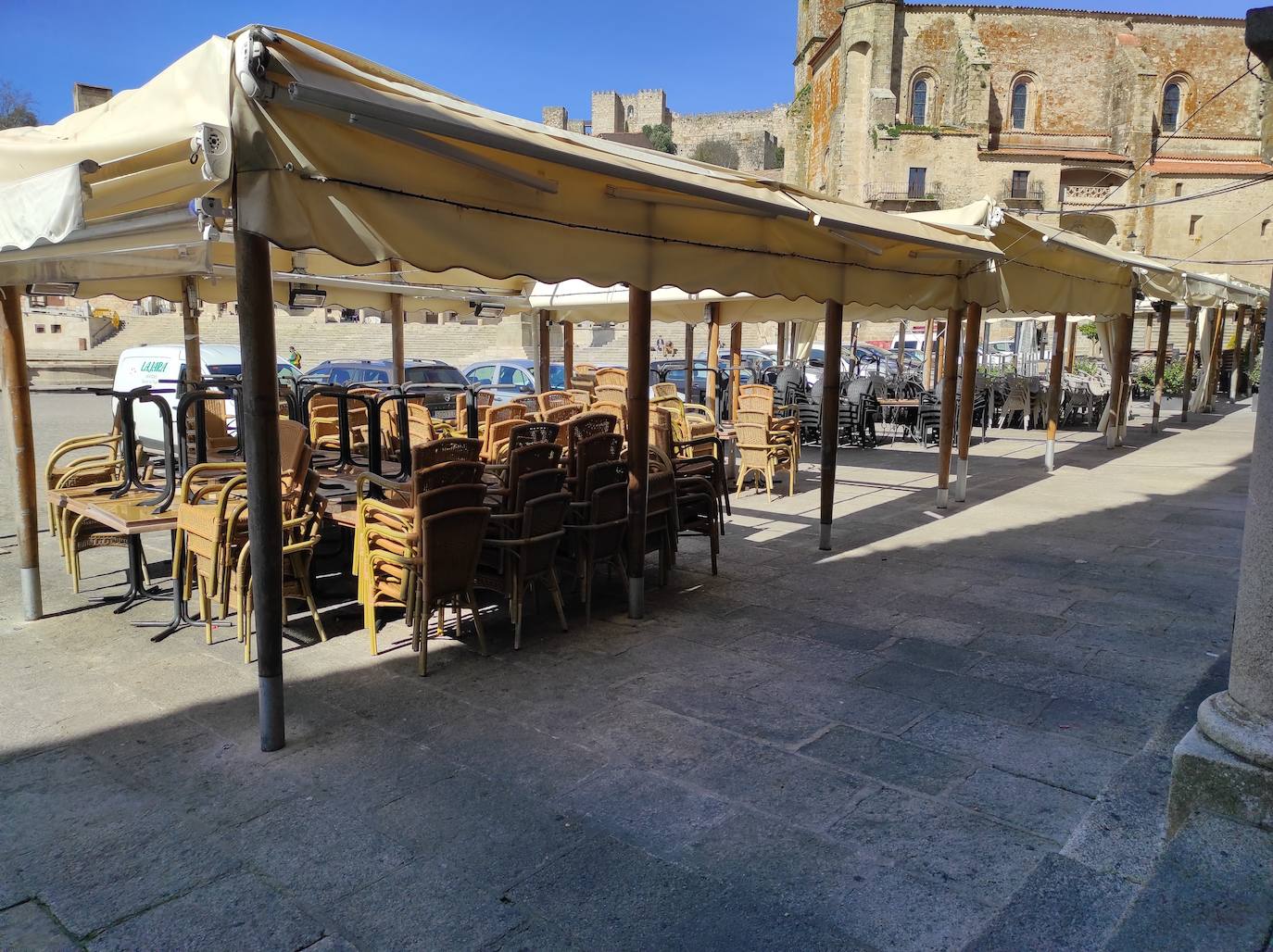 Terraza en la plaza Mayor cerradas por las restriccoines 