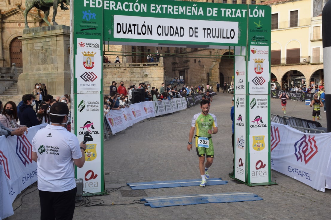 Los dos corredores locales que llegaron primero a meta 
