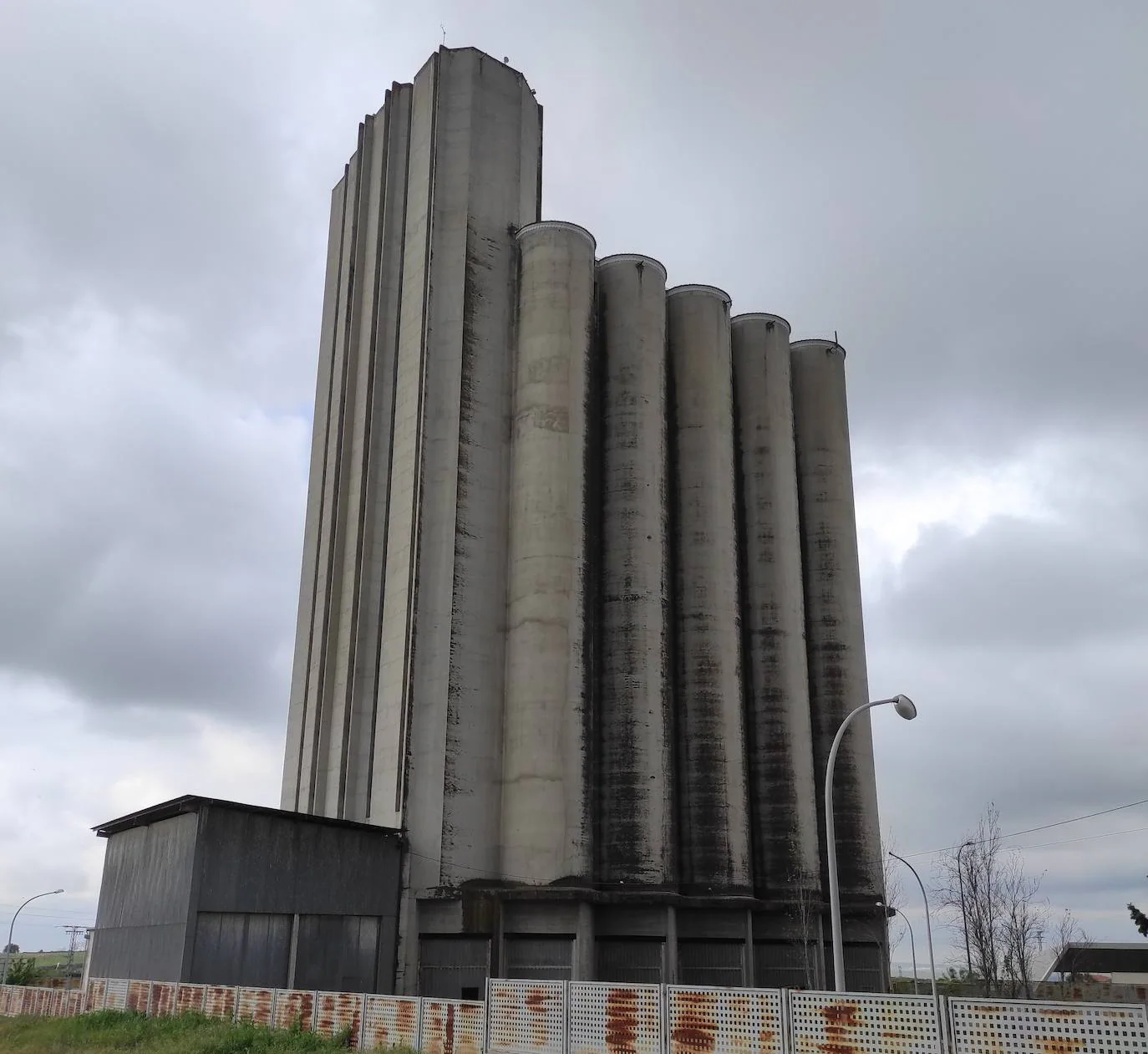 El silo que ha sido subastado en Trujillo 