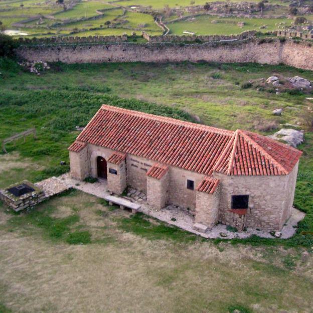 Ermita de San Pablo, en el castillo 