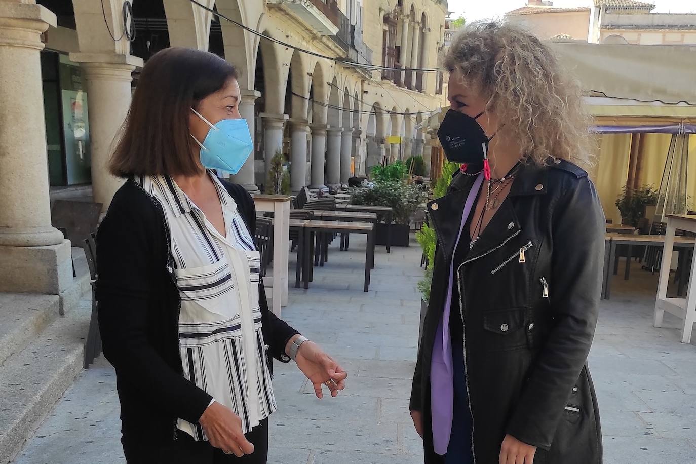 Inés Rubio, junto a su compañera Consuelo Soriano 
