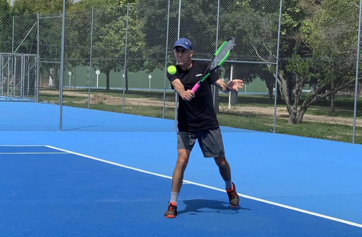 Las canas se imponen en el tenis trujillano