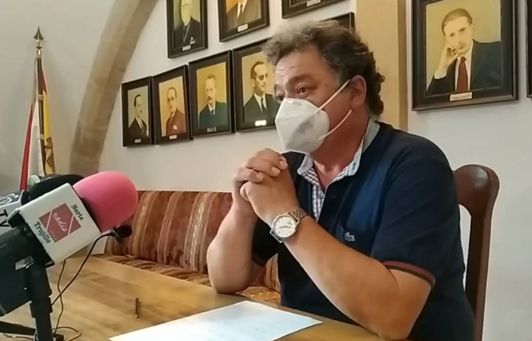 El alcalde en su última comparecencia 