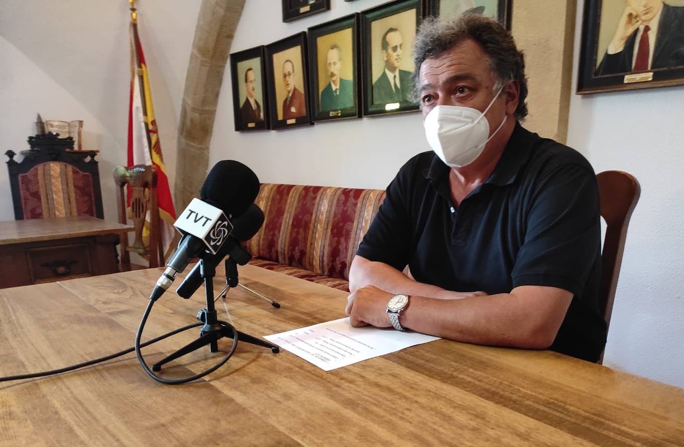 El alcalde, en la rueda de prensa de ayer. 