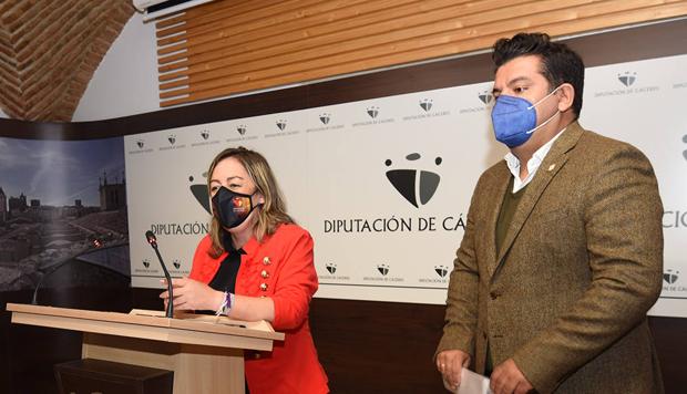 La Diputación firma con Cruz Roja un nuevo contrato de teleasistencia basado en el teléfono móvil