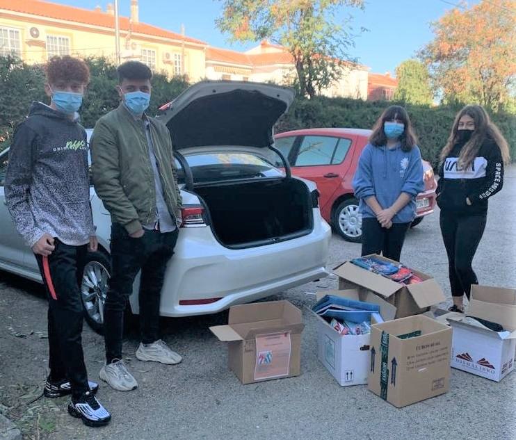 Participantes en la recogida de maaterial sanitario 