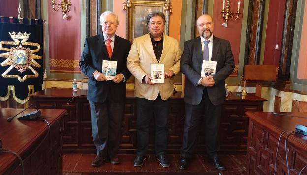 Javier Rupérez, José Antonio Redondo y Basilio Rodriguez, en la presentación del libro 
