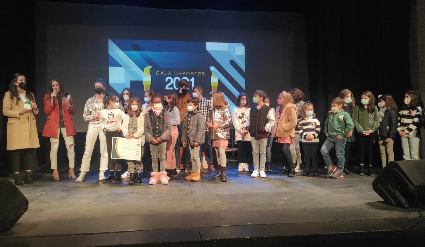 Integrantes del club de atletismo en la gala del deporte