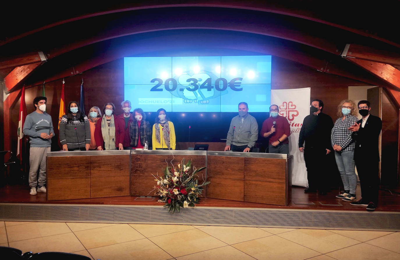 El final de El Mochuelo con los organizadores y la cifra recaudada 