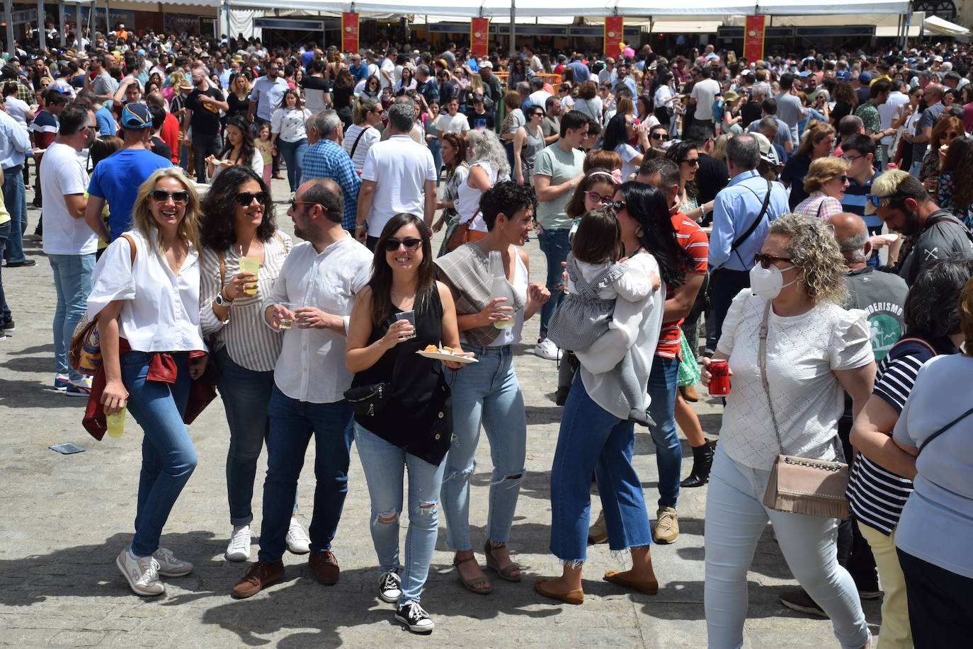 Asistentes en la Feria del Queso 