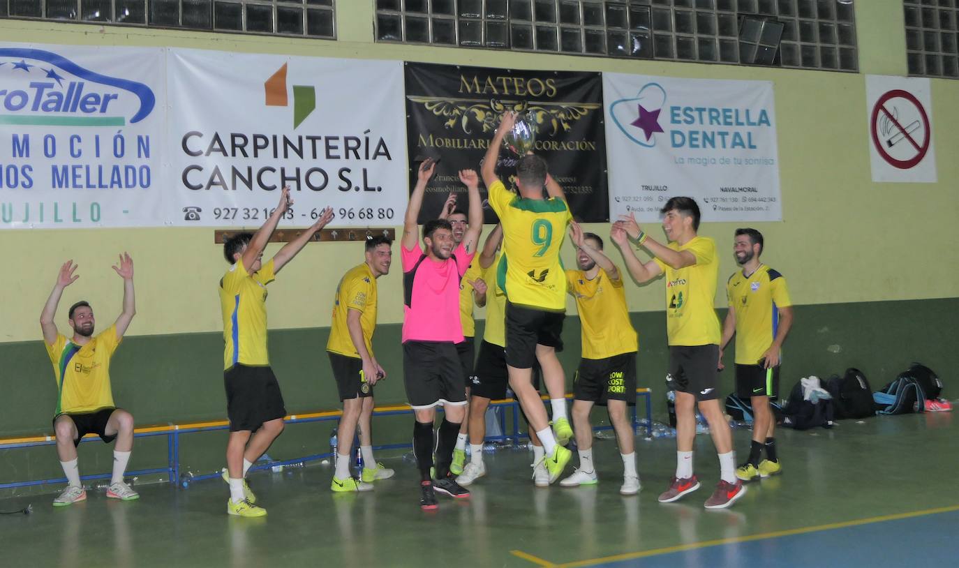 El equipo campeón en categoría absoluta . 