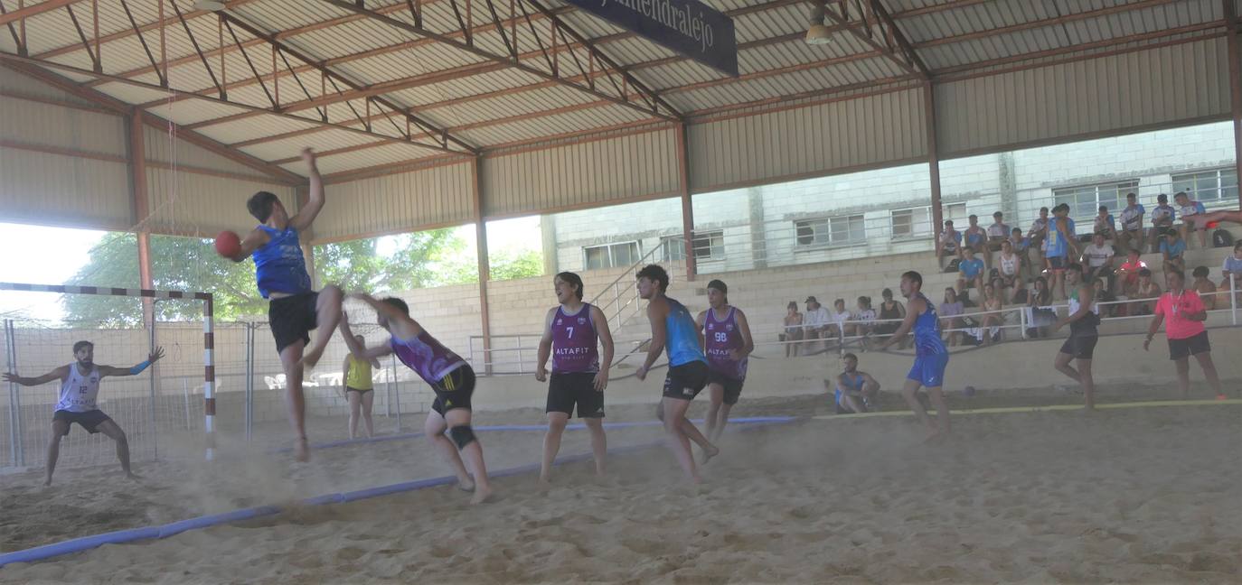 Fotos: II edición del torneo de balonmano playa 'Ciudad de Trujillo'