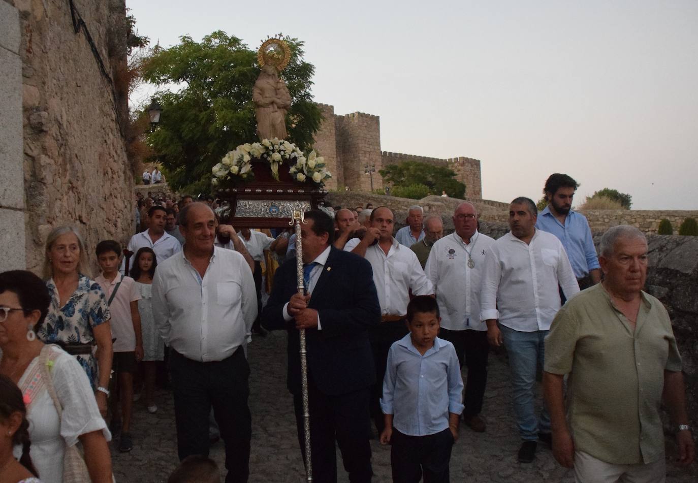 Fotos: Bajada, en procesión, de la Virgen a San Martín