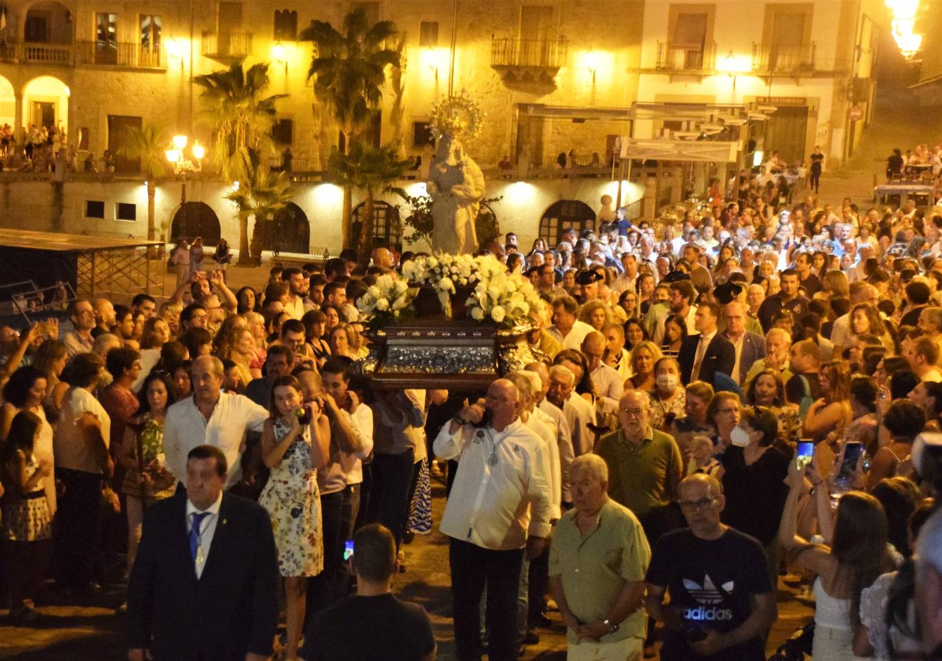 Fotos: Bajada, en procesión, de la Virgen a San Martín