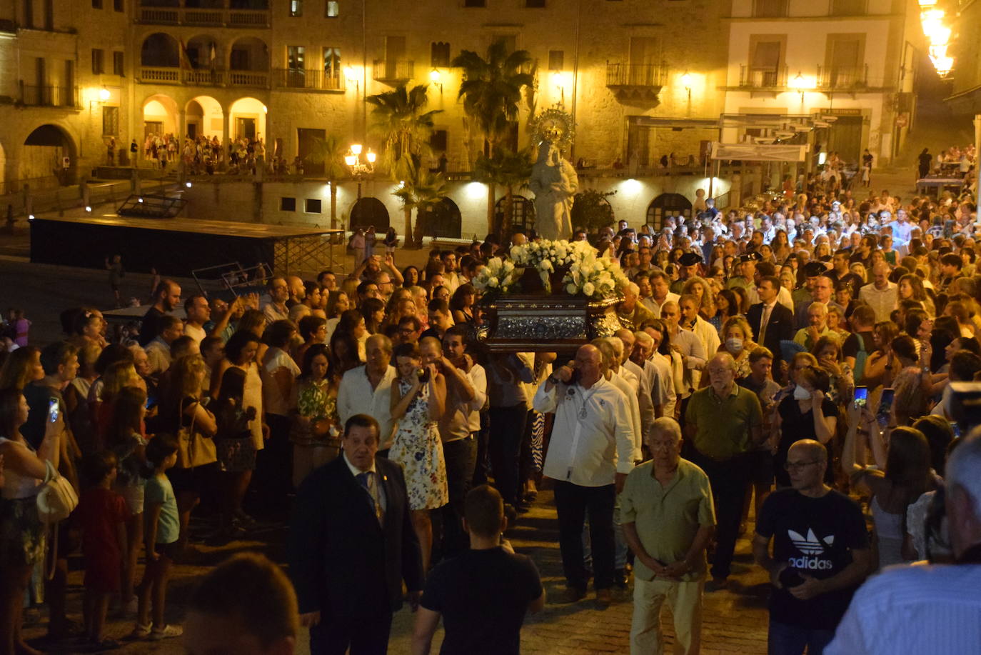 Fotos: Bajada, en procesión, de la Virgen a San Martín