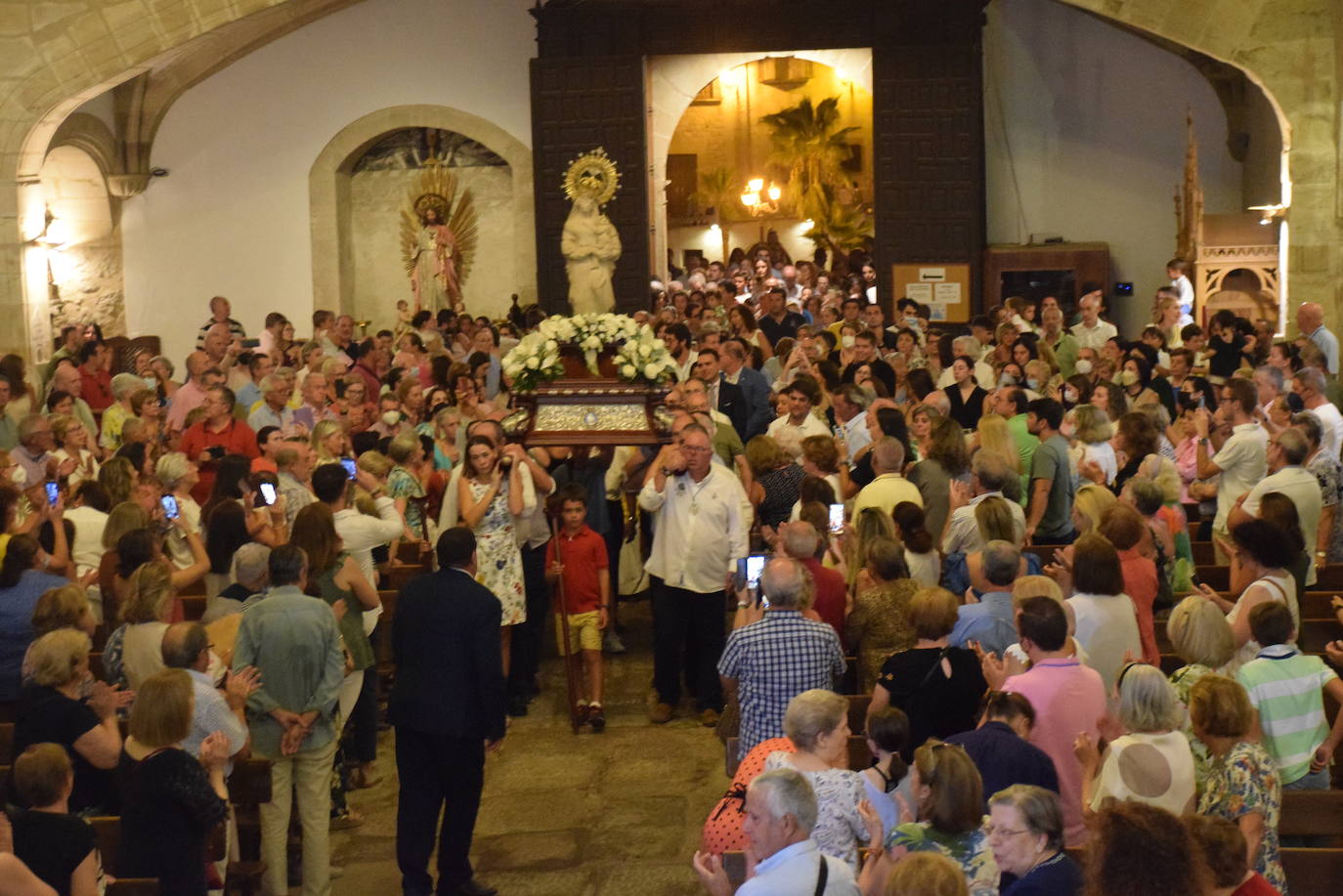 Fotos: Bajada, en procesión, de la Virgen a San Martín