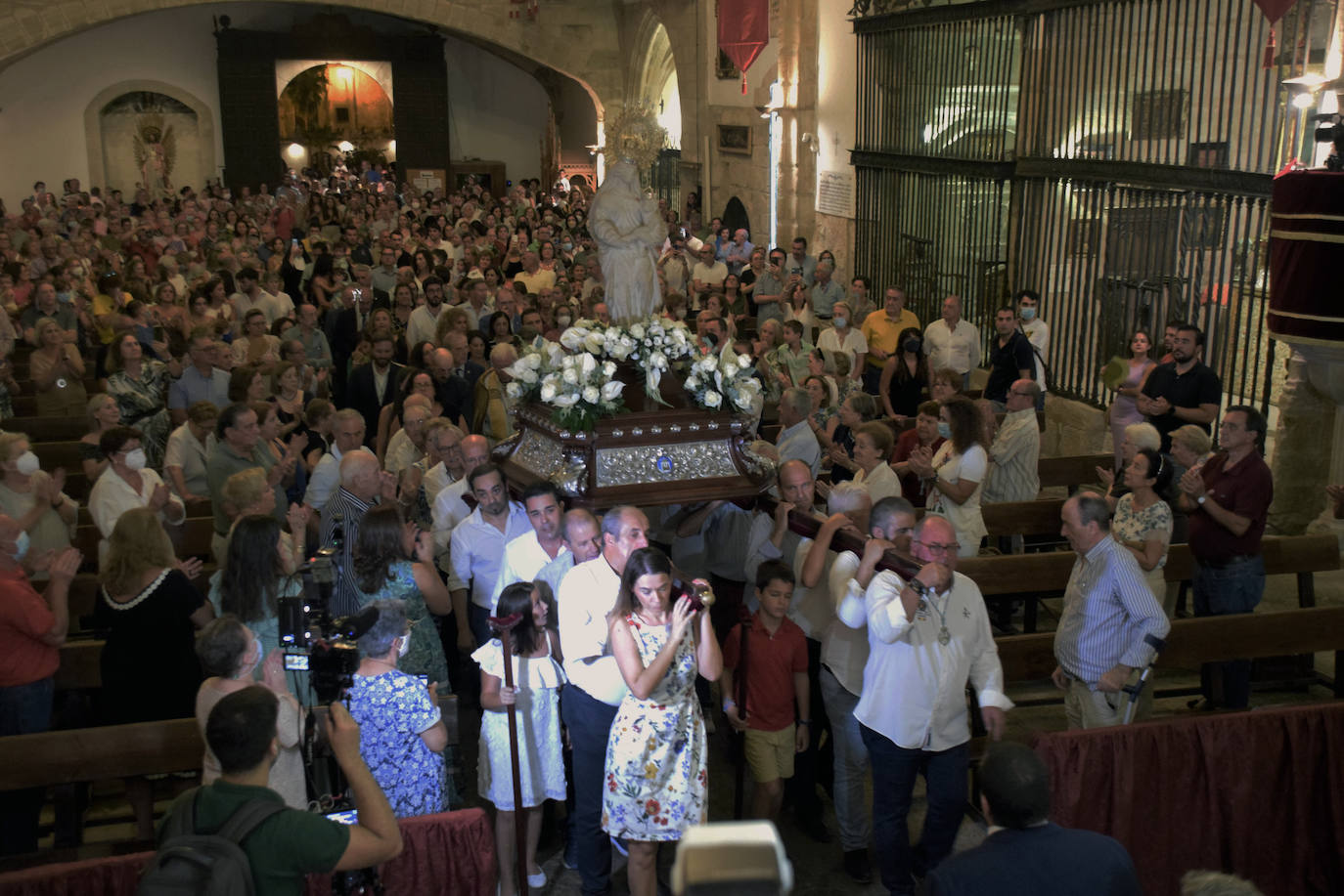 Fotos: Bajada, en procesión, de la Virgen a San Martín