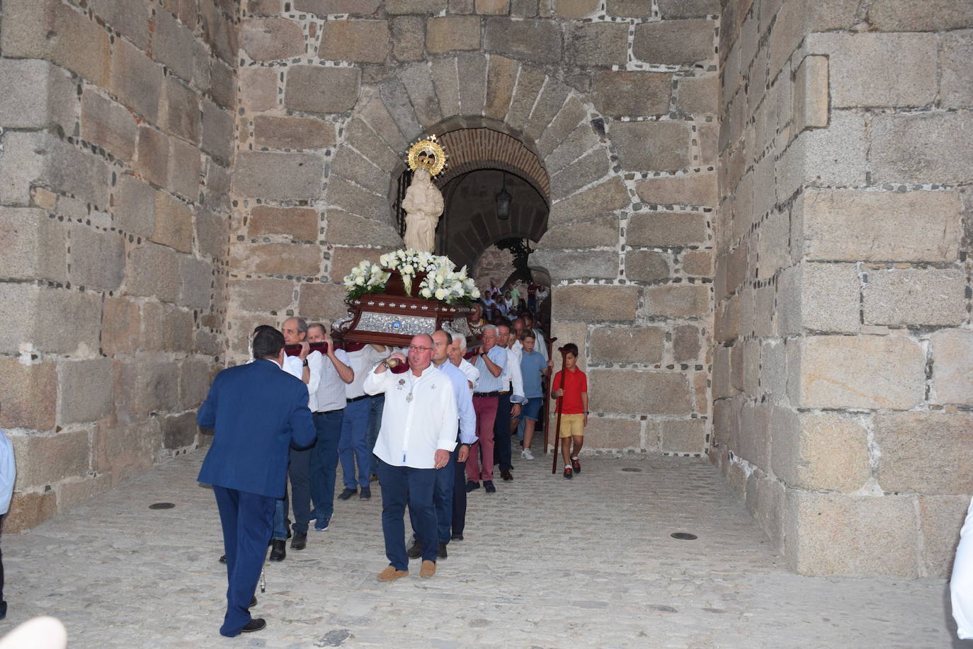 Fotos: Bajada, en procesión, de la Virgen a San Martín