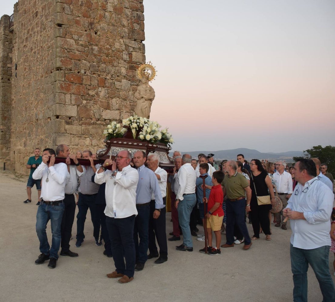 Fotos: Bajada, en procesión, de la Virgen a San Martín
