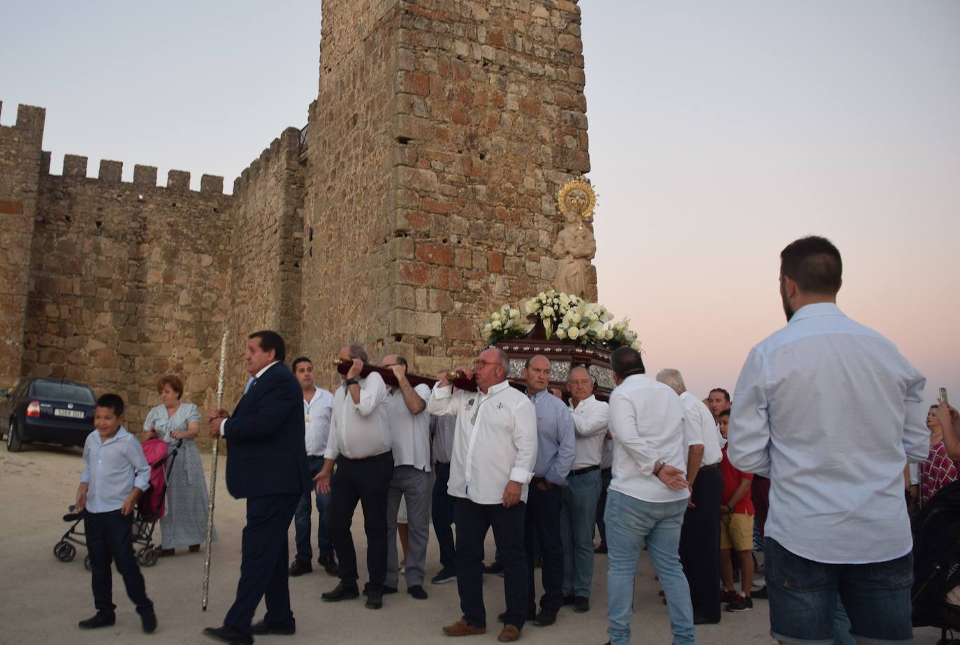 Fotos: Bajada, en procesión, de la Virgen a San Martín