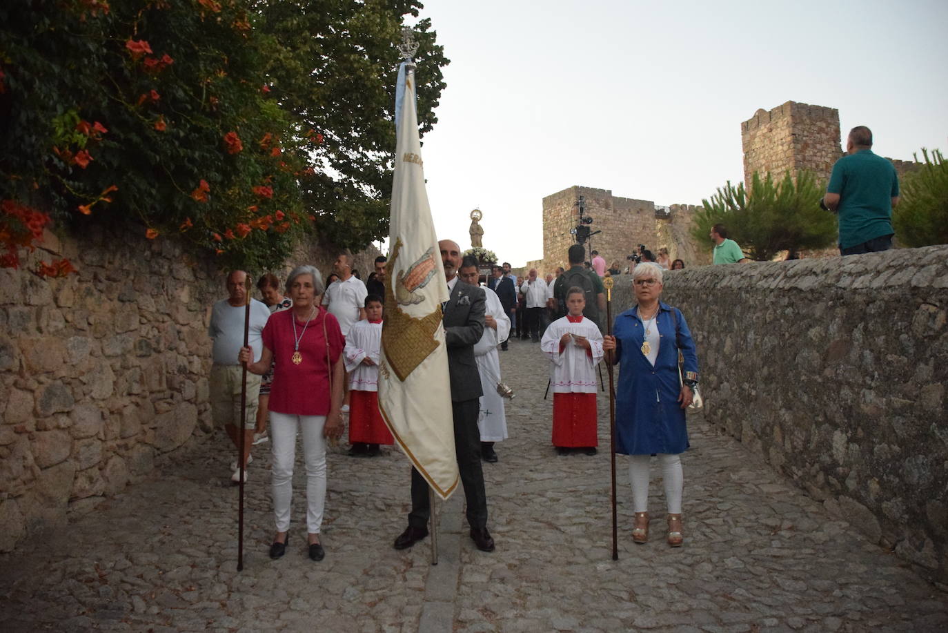 Fotos: Bajada, en procesión, de la Virgen a San Martín