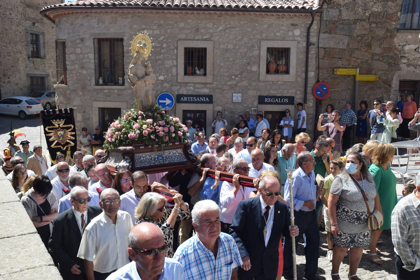 Fotos: Subida, en procesión de la Patrona