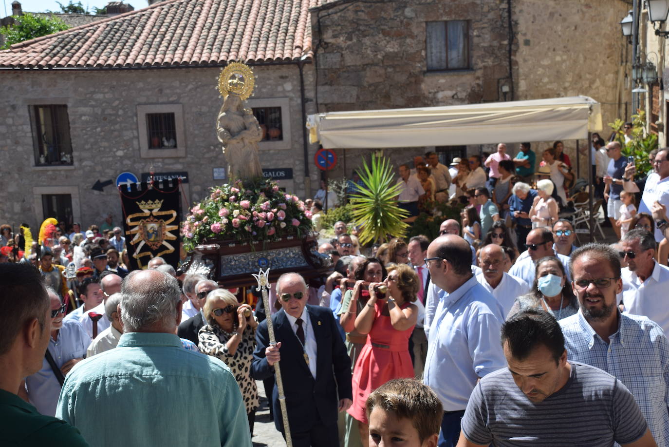 Fotos: Subida, en procesión de la Patrona