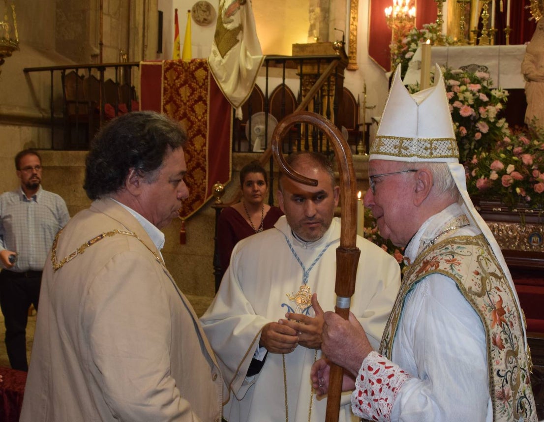 Fotos: Subida, en procesión de la Patrona