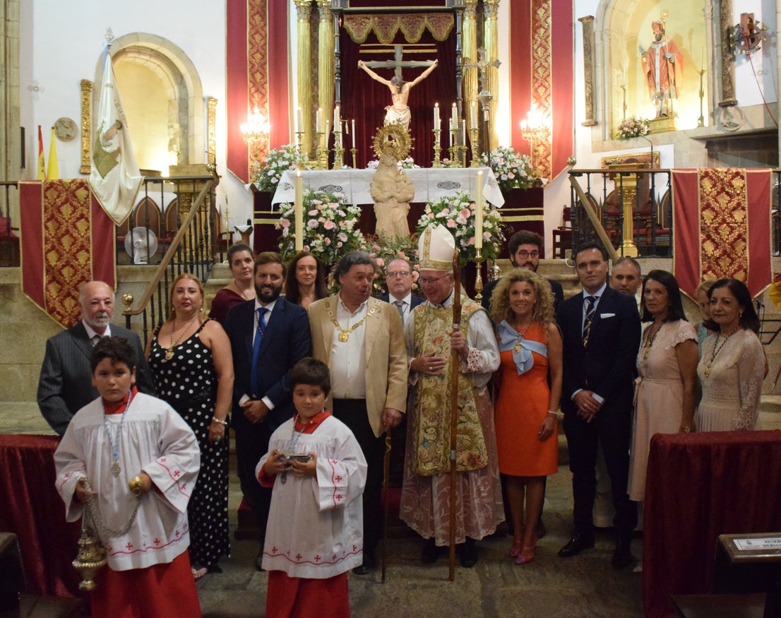 Fotos: Subida, en procesión de la Patrona