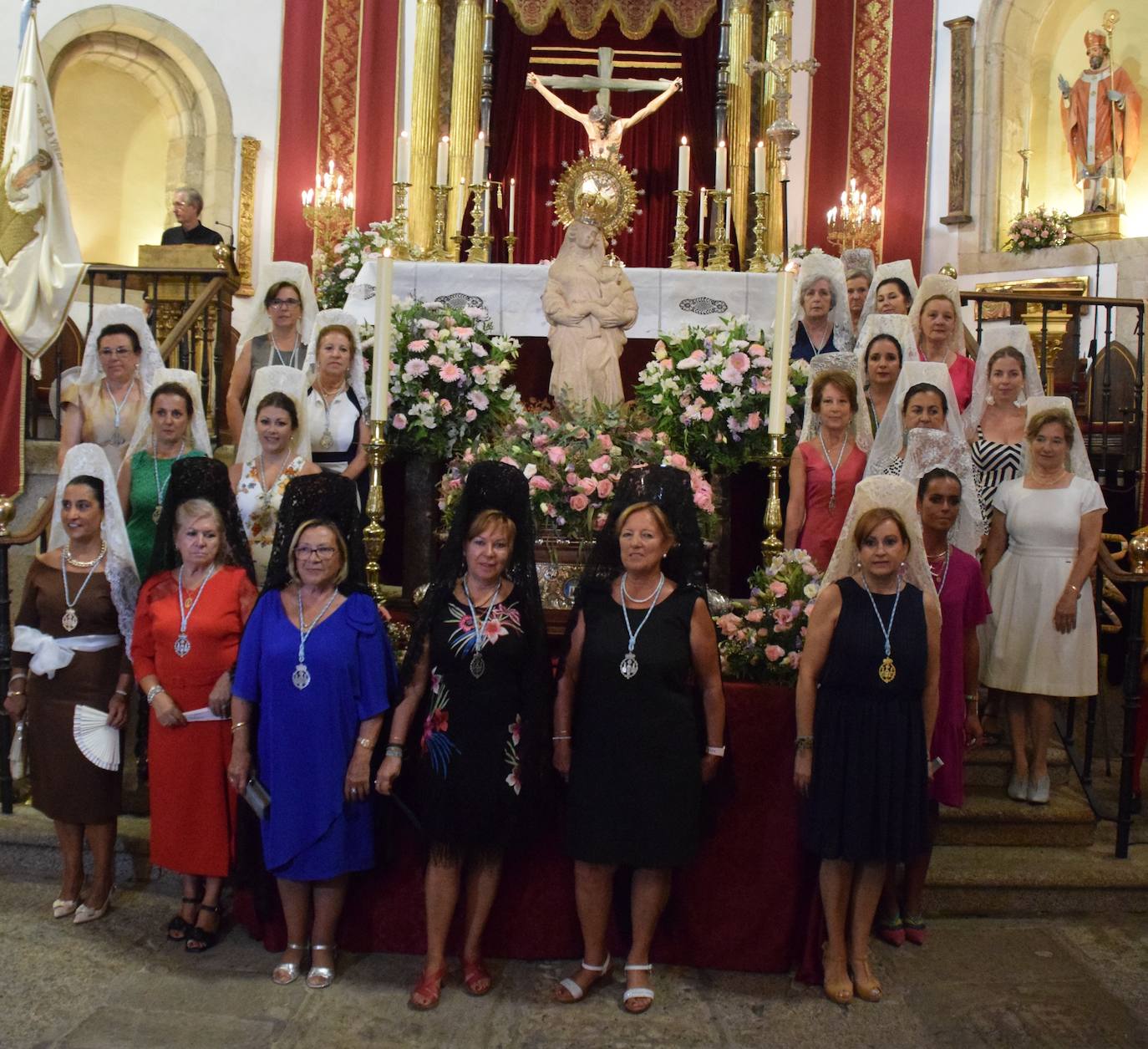 Fotos: Subida, en procesión de la Patrona