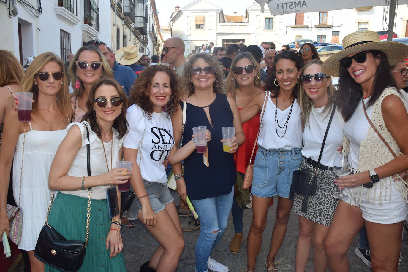 Fotos: Gran ambiente en la jornada de la capea de las mujeres