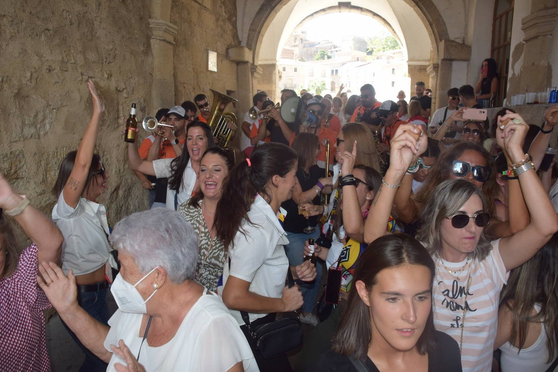 Fotos: Gran ambiente en la jornada de la capea de las mujeres