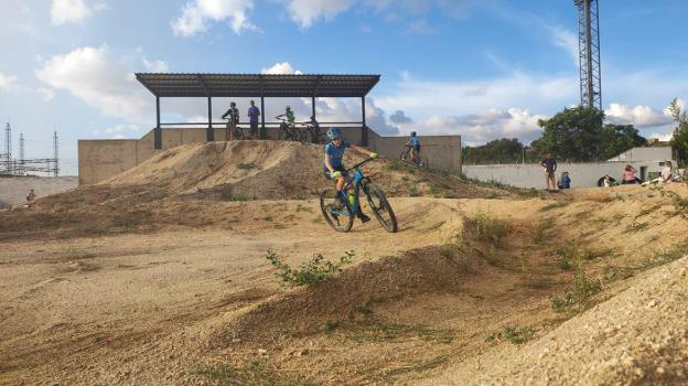 Ciclistas en el nuevo crcuito BTT 