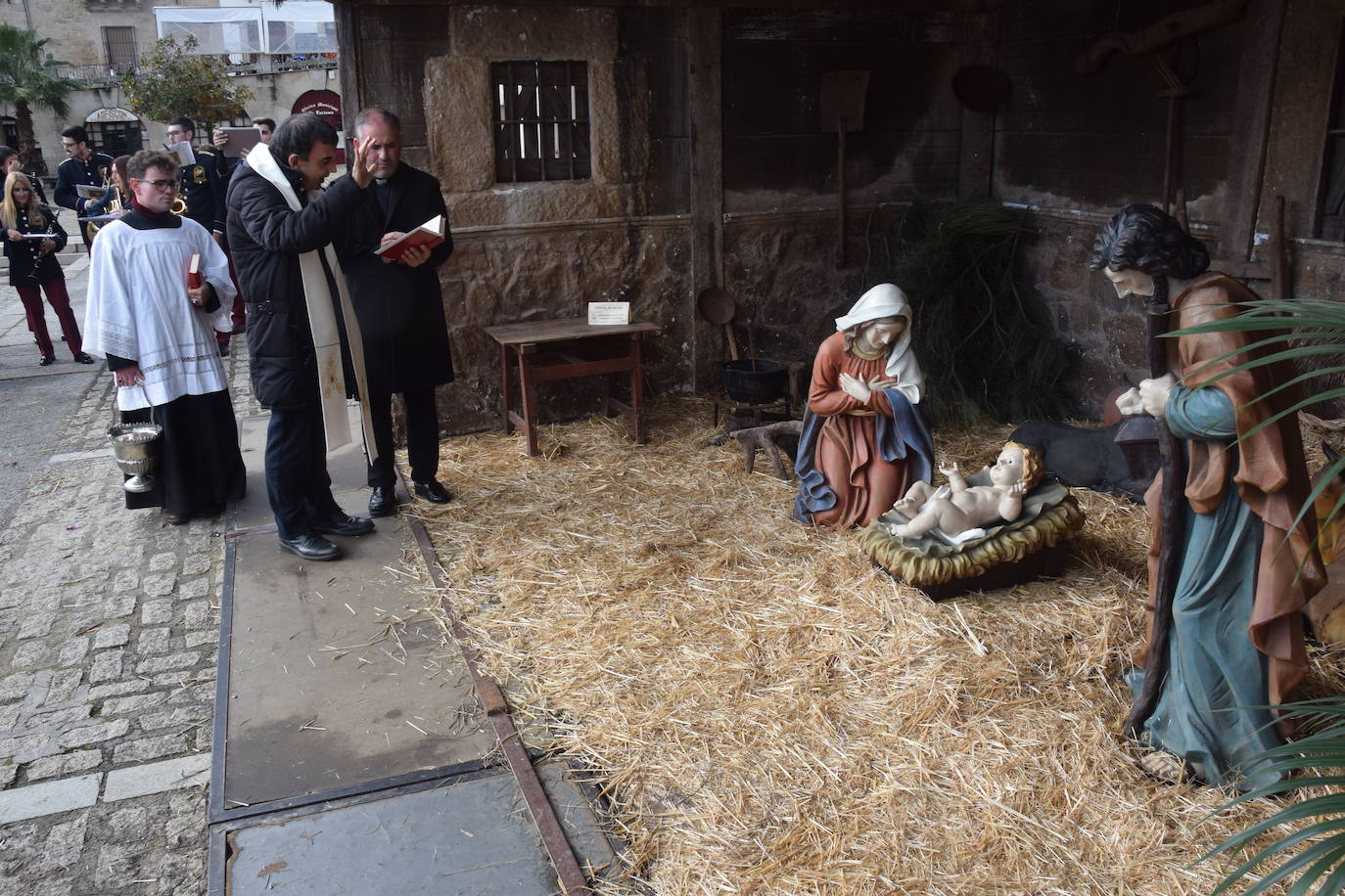 Bendicion del belén en la plaza Mayor 