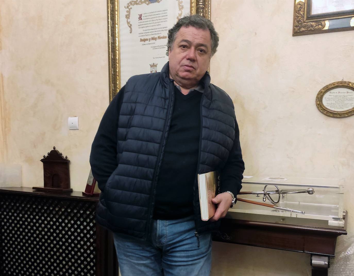 El alcalde, José Antonoi Redondo,en su despacho. 