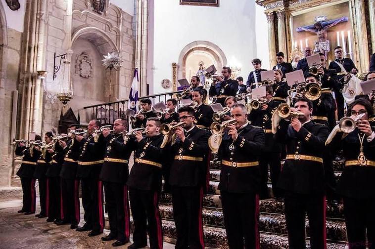 Integrantes de la banda de cornetas y tambores Nuestro Jesús Nazareno