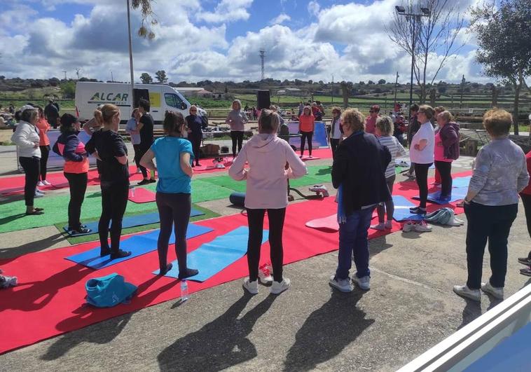 Decenas de personas participan en las actividades organizadas en San Lázaro
