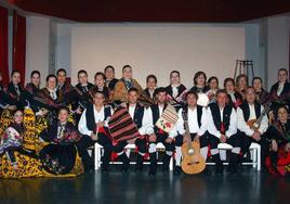 Foto familia de la agrupación de Madroñera