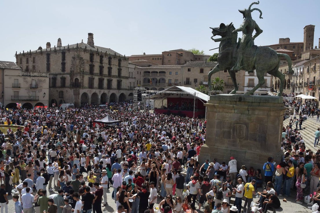 Un multitudinario y caluroso Chíviri