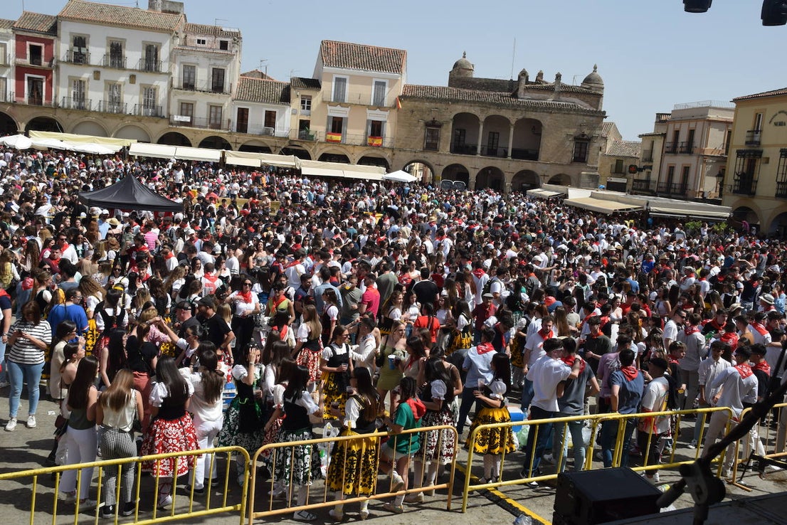 Un multitudinario y caluroso Chíviri