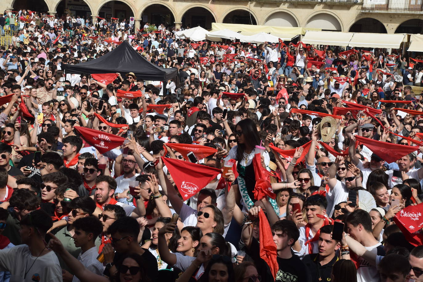 Un multitudinario y caluroso Chíviri