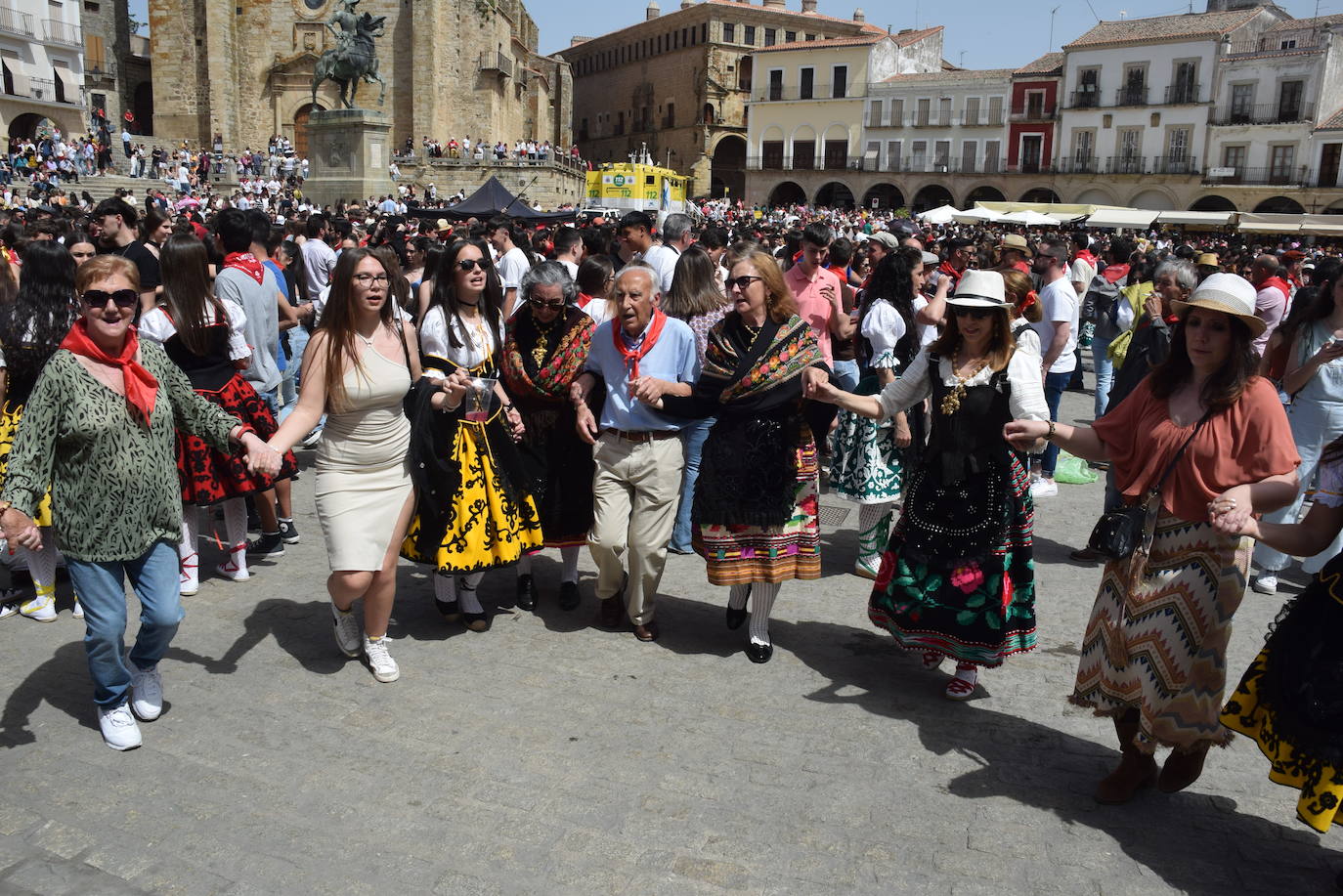 Un multitudinario y caluroso Chíviri