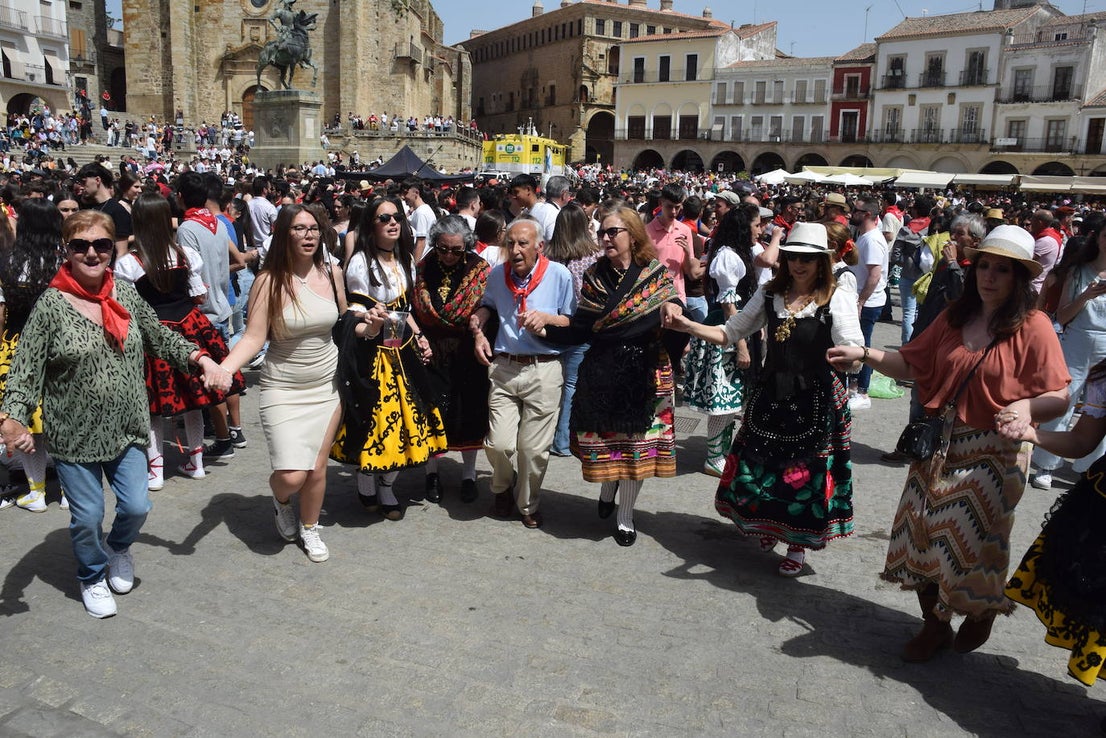 Un multitudinario y caluroso Chíviri