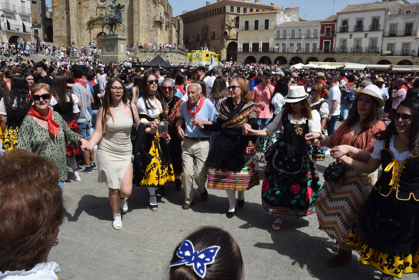 Un multitudinario y caluroso Chíviri