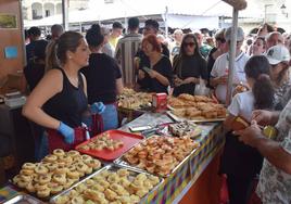 Miles de personas, de nuevo, llenan la Feria del Queso