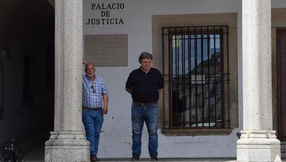 El alcalde declara como investigado por la querella de una empresa