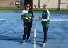 Kara Streker y Marta Paredes, con los trofeos ganados en las últimas semanas