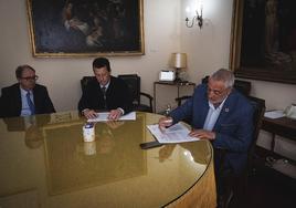 Durante la firma del convenio.