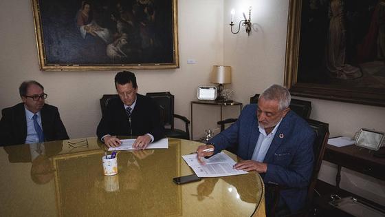 La Diputación y la UEx firman un convenio para impartir el I Máster en Gestión y Administración Local