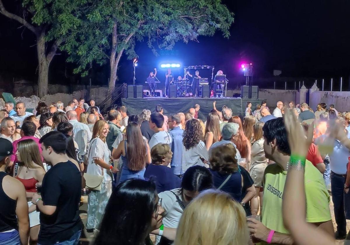La presentación de la reina y damas de Belén reúne a más de 700 personas